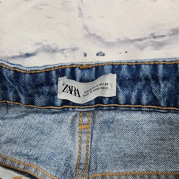 Zara WOMENS SIZE 4 High Rise Straight Leg Jean Raw Hem Mid Wash - Picture 10 of 14